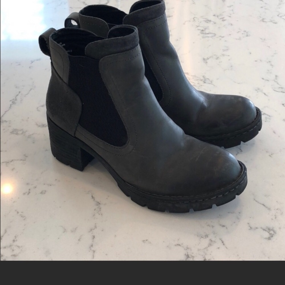 Born Madyson gray leather booties boots size 9